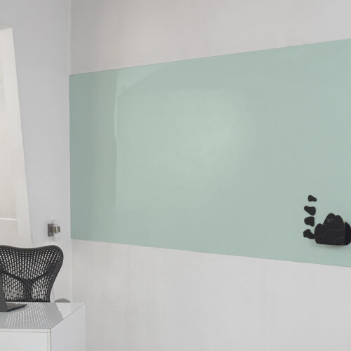 Whiteboardwand in kleur. Op maat gemaakt.