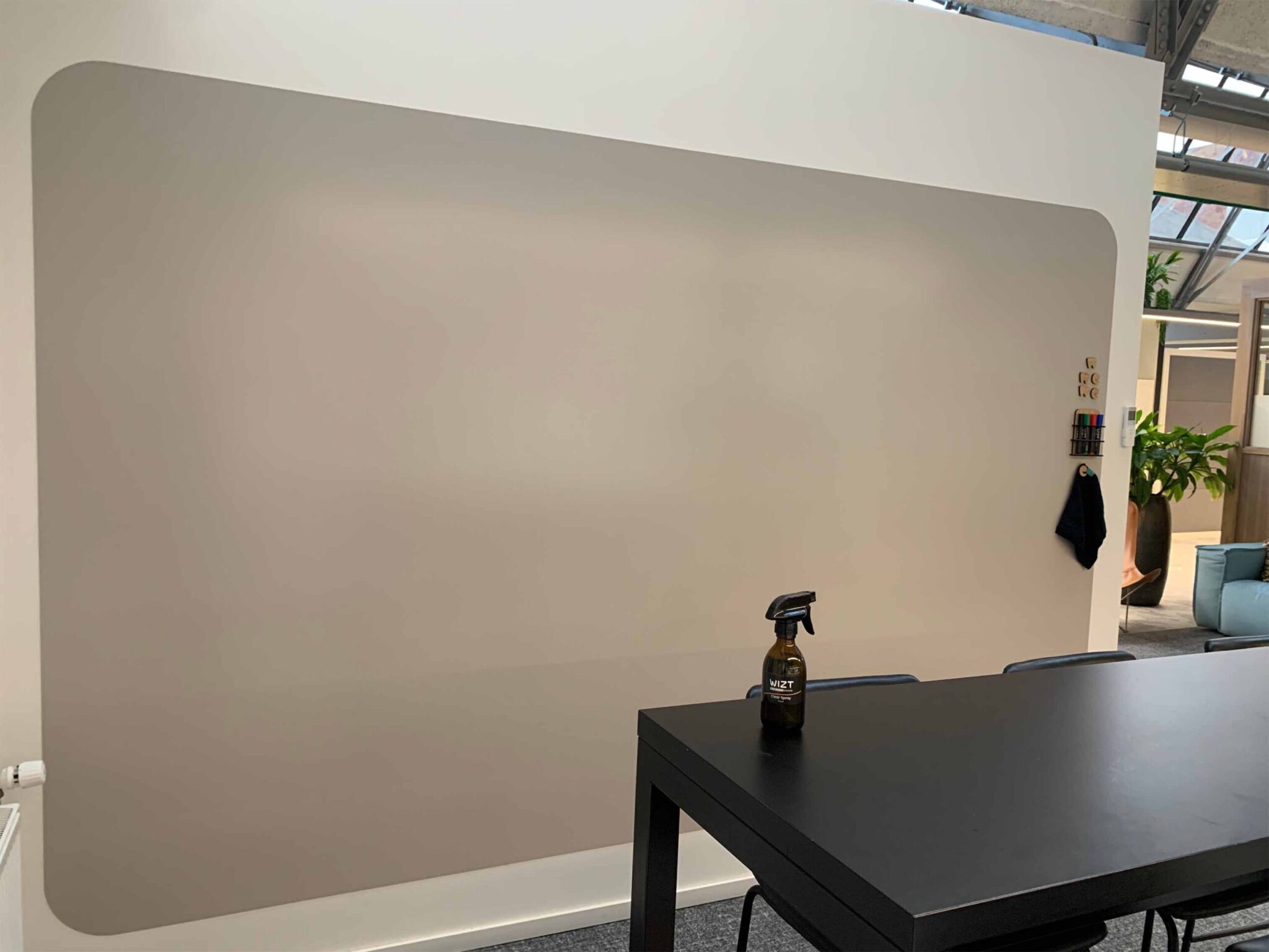 Wetransfer whiteboard grijs